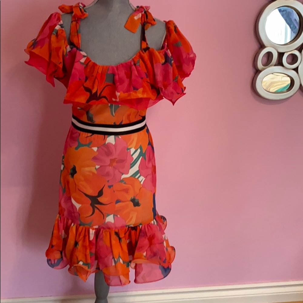 💐 Bright floral party dress